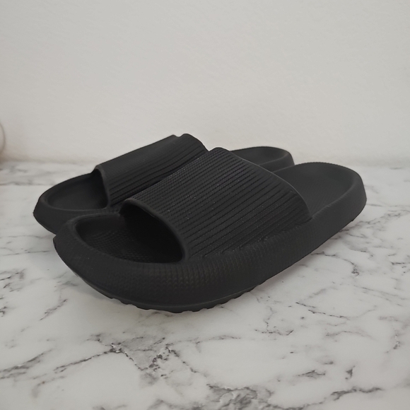 Womens Coco + Carmen Black Slides Comfortable Size 9-10 - Picture 3 of 4
